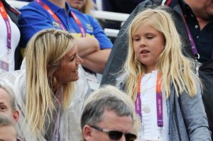 Maxima e Amalia dei Paesi Bassi alle prove di equitazione, con lei e con Willelm Alexander e le loro bambine c'erano anche le figlie del fratello, Luana e Zaria