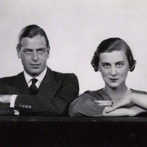 NPG x33897; Prince George, Duke of Kent; Princess Marina, Duchess of Kent by Dorothy Wilding Blu Marina, il colore di una principessa