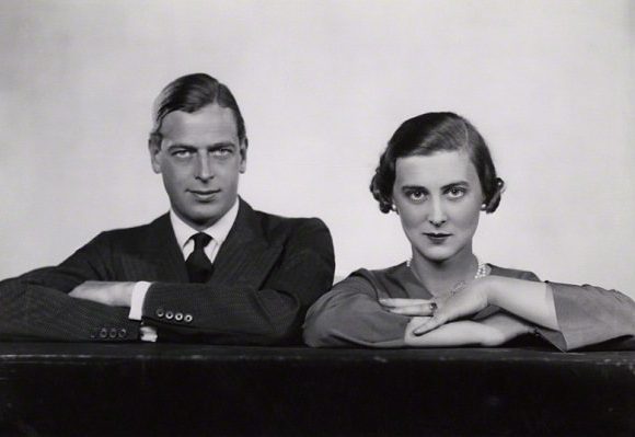 NPG x33897; Prince George, Duke of Kent; Princess Marina, Duchess of Kent by Dorothy Wilding Blu Marina, il colore di una principessa