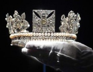 Diadema4-300x231 Londra, Buckingham Palace e i diamanti della regina