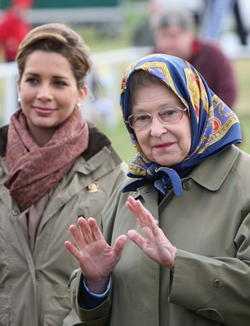 Haya-Queen Haya insieme alla regina Elisabetta durante il Windsor Horse Show