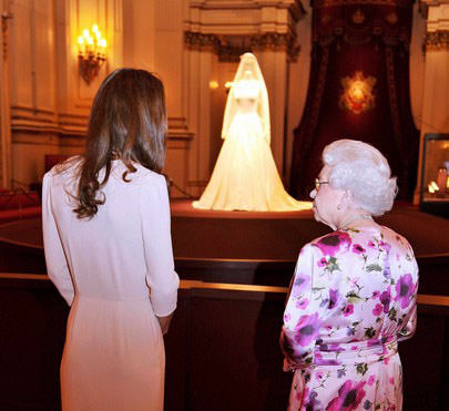 William & Kate: in mostra a Buckingham Palace l’abito da sposa