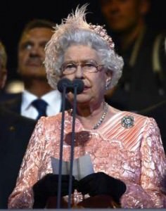 Queen-236x300 Londra 2012, e The Queen arriva con James Bond