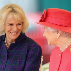 Queen-Duchess-Cornwall-Visit-Ebony-Horse-Club-1XBeZr1EvFVx Foto del giorno