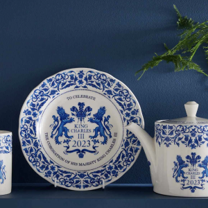 Schermata-2023-04-15-alle-11.52.34 Incoronazione di re Carlo III. Che fine faranno le royal commemorative pottery?