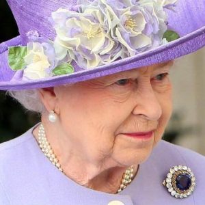 Lo straordinario e misterioso zaffiro della regina Elisabetta