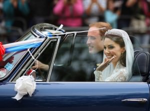 coche-novios-a-300x222 William & Kate: belli, felici e innamorati, che volere di più?